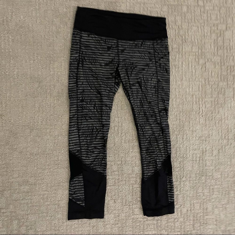 Lululemon 3/4 leggings (size 4 in lululemon)
